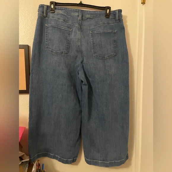 Chicos High Rise Wide Leg Crop Jeans, 18p - Picture 3 of 4